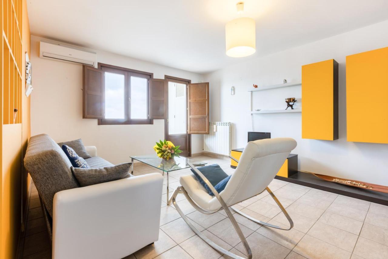 Ferienwohnung Lecce Colorful Flat With Terrace & Parking Exterior foto