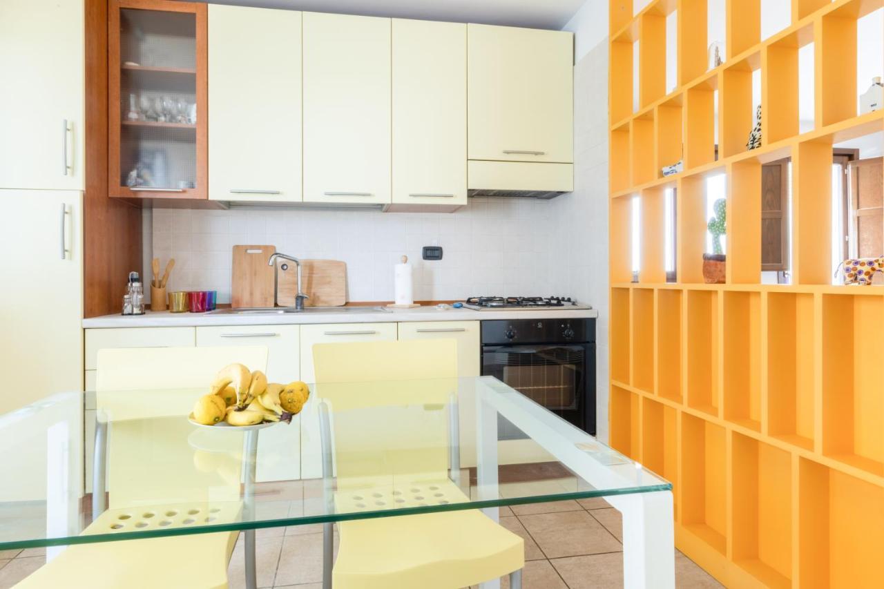 Ferienwohnung Lecce Colorful Flat With Terrace & Parking Exterior foto