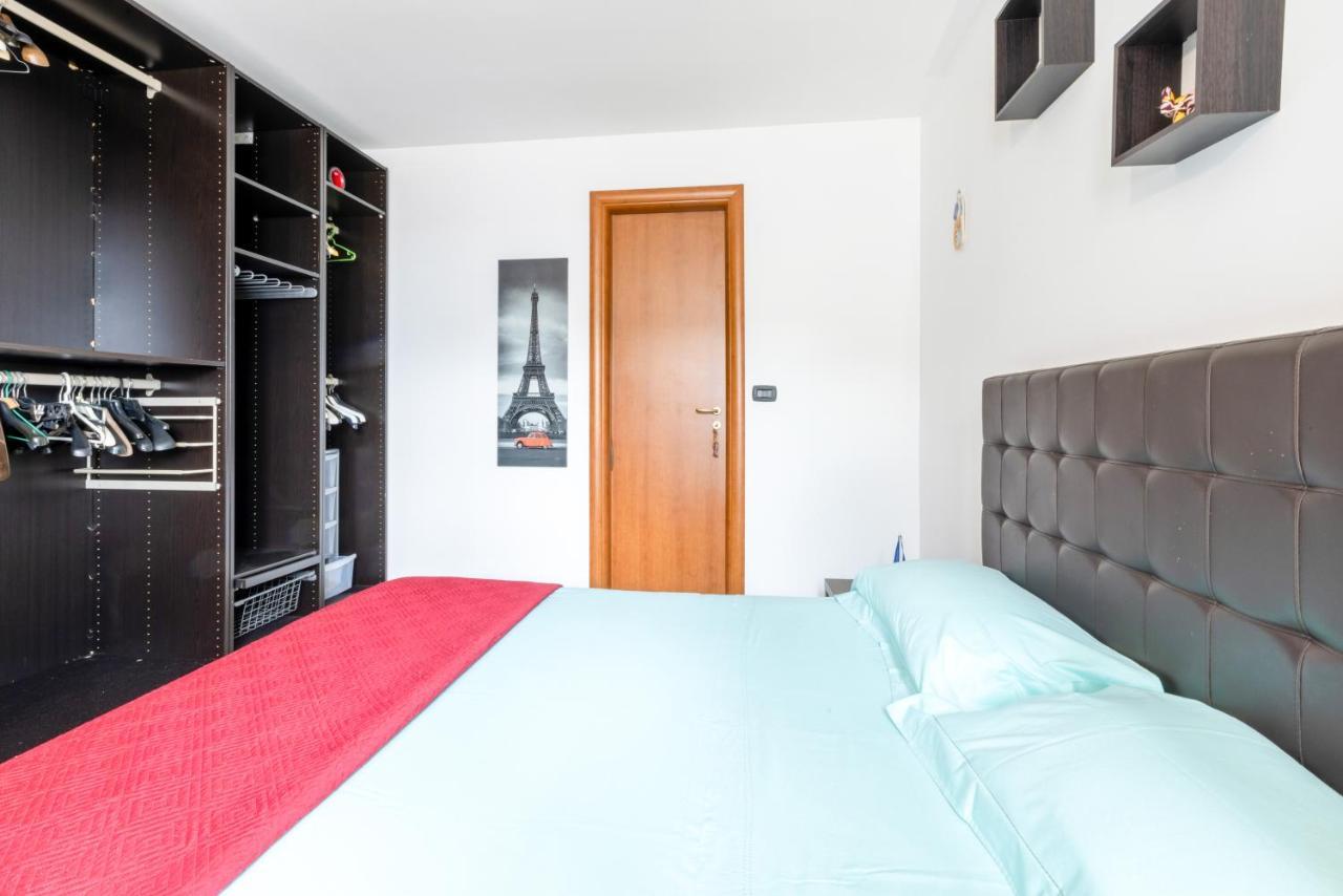 Ferienwohnung Lecce Colorful Flat With Terrace & Parking Exterior foto