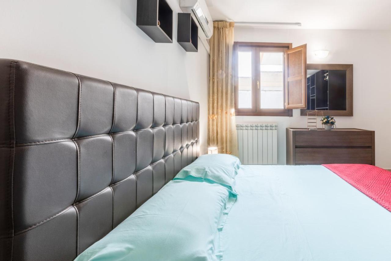 Ferienwohnung Lecce Colorful Flat With Terrace & Parking Exterior foto