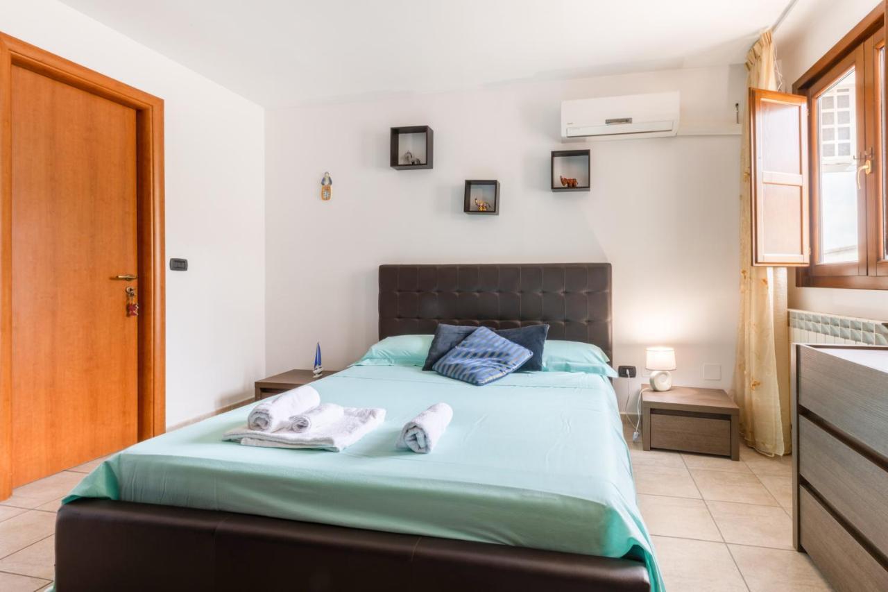 Ferienwohnung Lecce Colorful Flat With Terrace & Parking Exterior foto